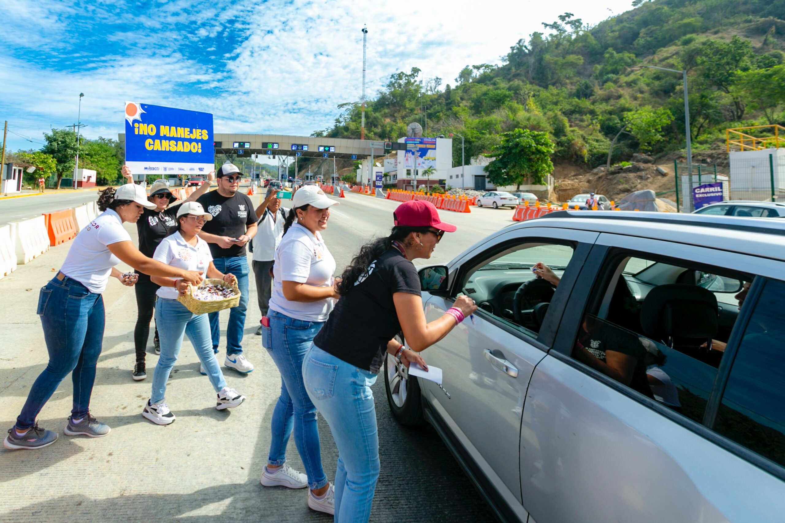 Sectur Guerrero encabeza campaña de agradecimiento al turista; celebran la alta afluencia de visitantes en esta temporada de fin de año