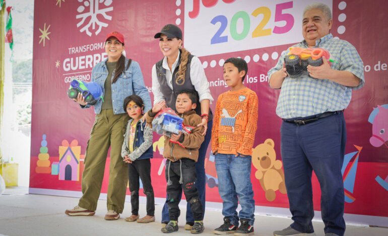 Alegría y esperanza lleva Evelyn Salgado a la Sierra de Chilpancingo con la Gira del Juguete