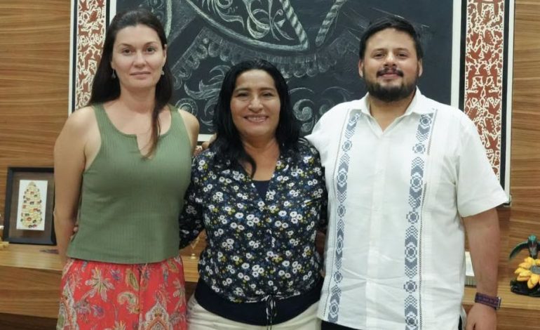 Se reúne Abelina López Rodríguez con Sebastián Ramírez y Lyndia Quiroz para continuar reconstruyendo Acapulco