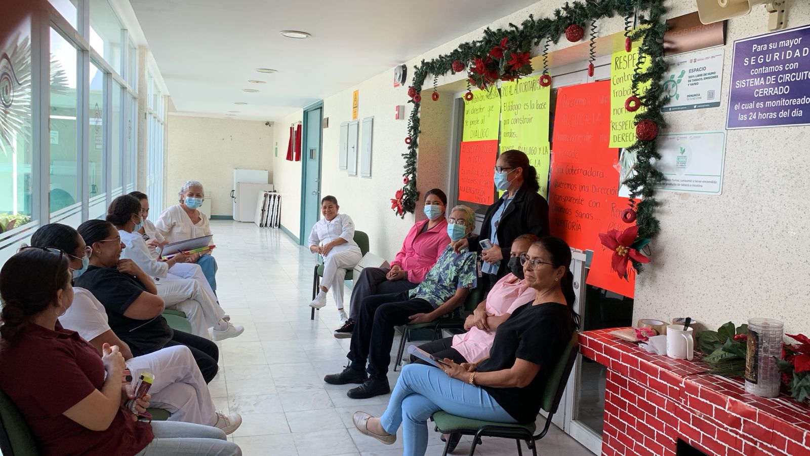 Protestan pacíficamente sindicalizados de Oftalmología; piden intervención de la gobernadora