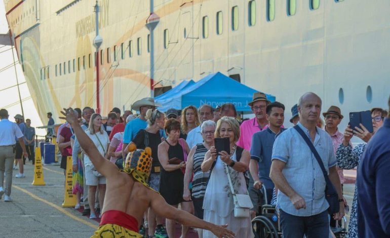 Se activa turísticamente Acapulco con la llegada del Norwegian Joy