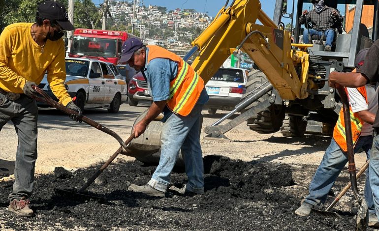 Repara Gobierno Municipal principales vías de la ciudad