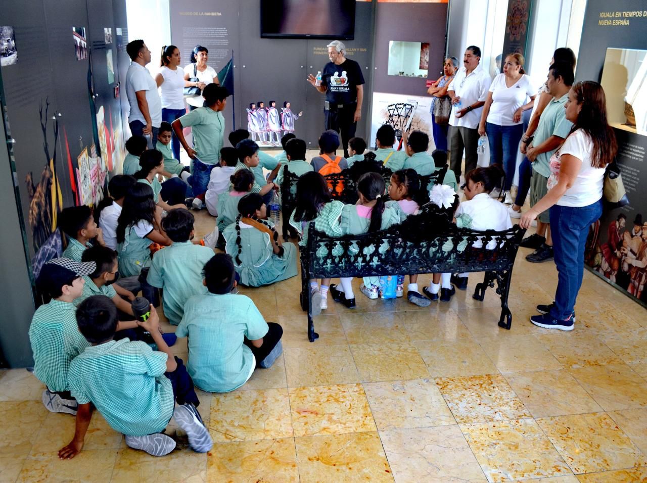 Niñez igualteca disfruta recorridos en el camión La Tamarinda en la Jornada Cultural Plan de Iguala