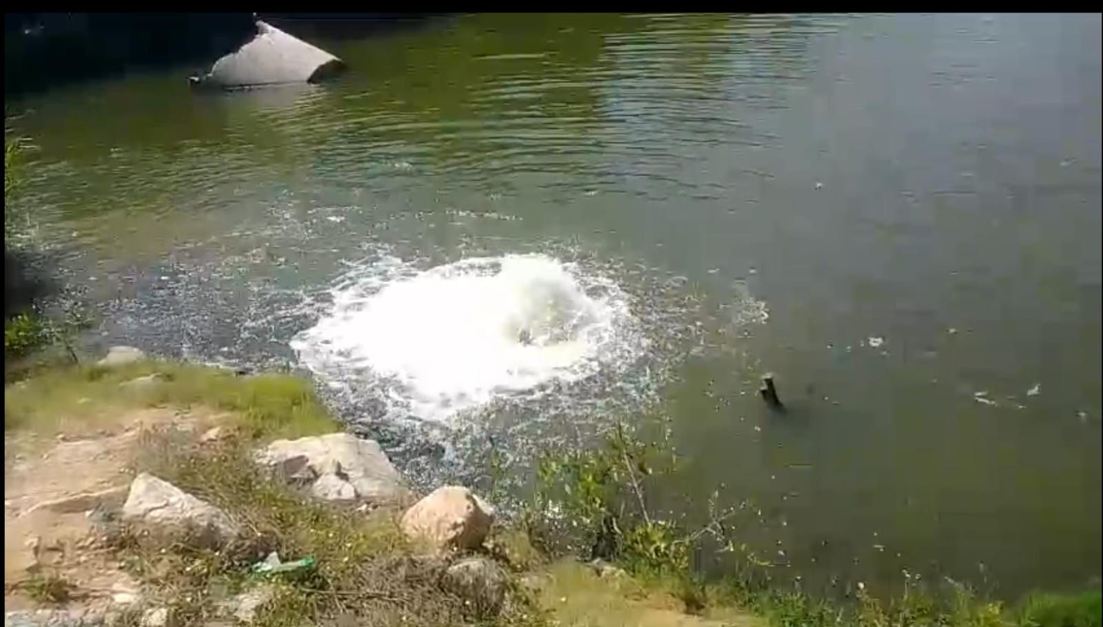 Reparan fuga de agua potable en el acueducto de Lomas de Chapultepec