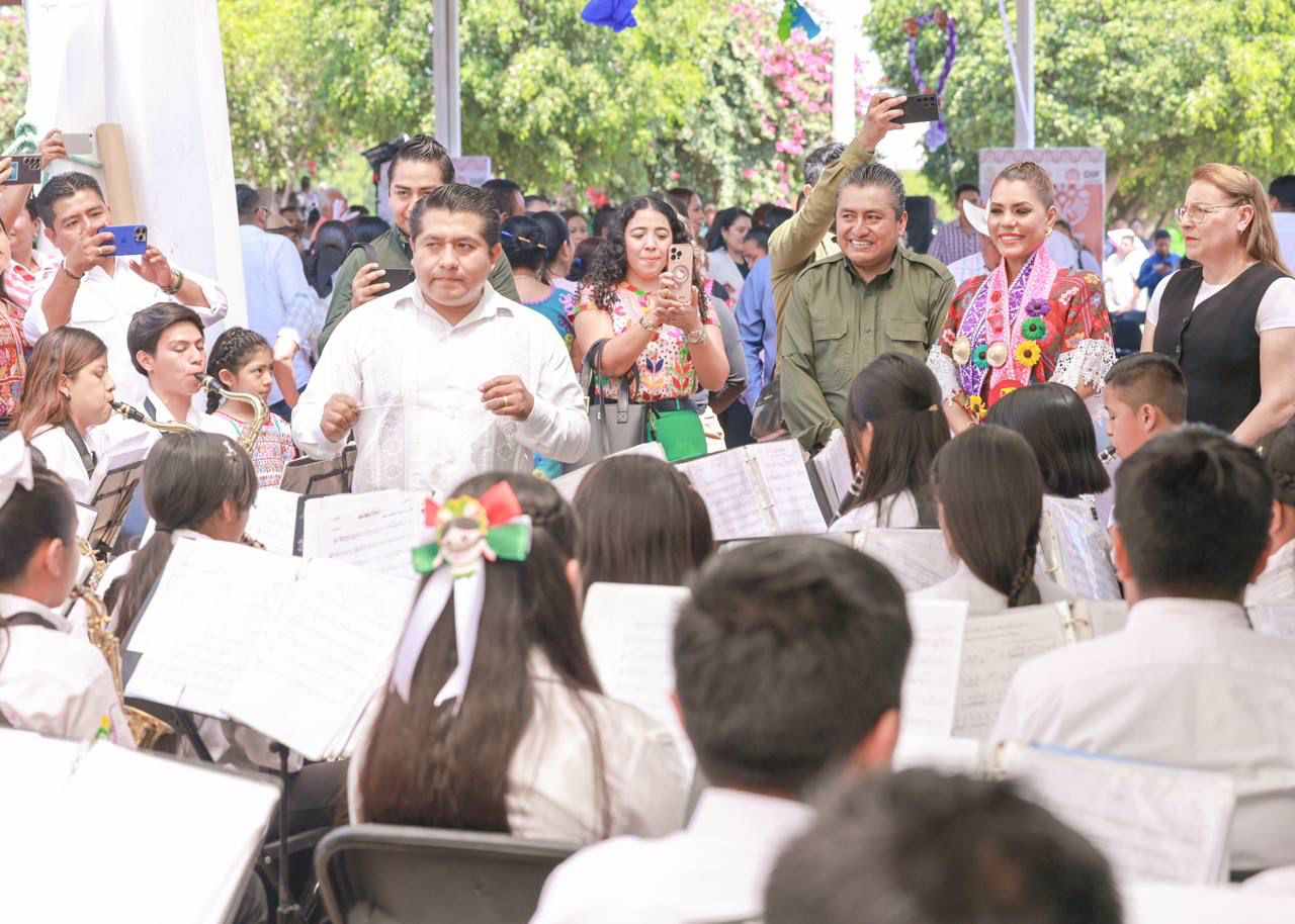 Entrega Evelyn y Liz Salgado aparatos funcionales: Transformando vidas en la Montaña