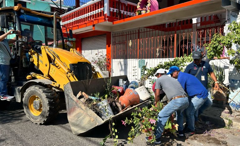 Libera Gobierno de Abelina López Rodríguez calles de la colonia Hogar Moderno