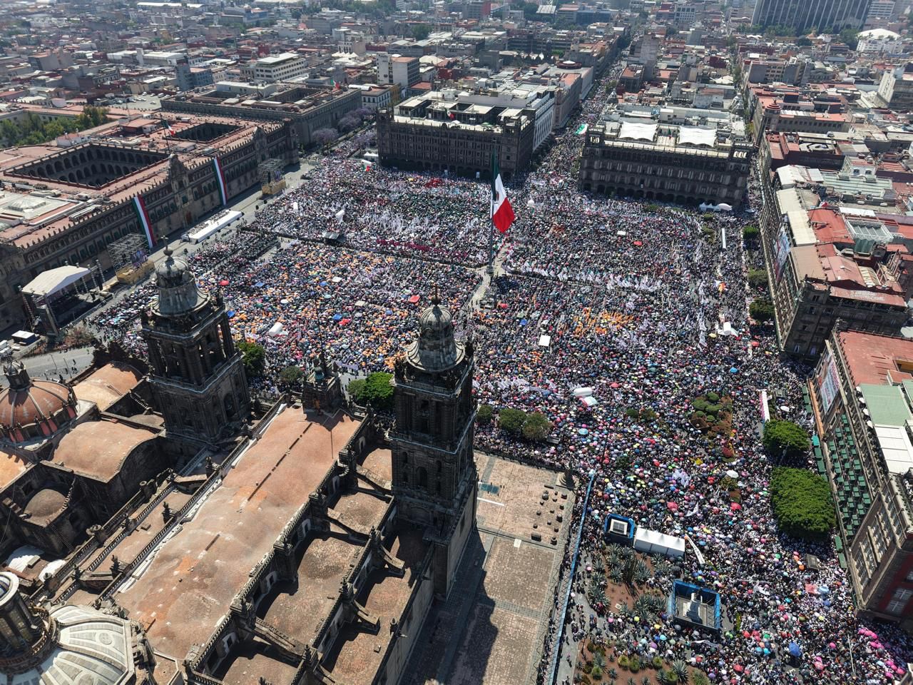 Demostramos que el pueblo de México es mucha pieza; juntas y juntos somos más: Claudia Sheinbaum ante miles en el Zócalo