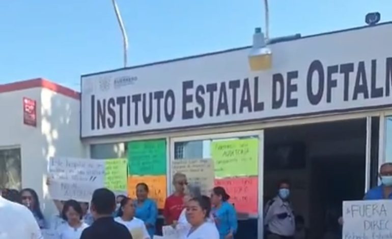 Algunos sindicalizados del Suspeg protestan de brazos caídos en el Instituto Estatal de Oftalmología