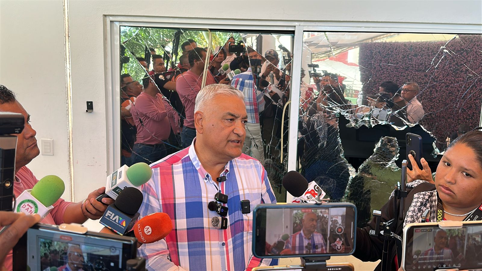 Secretaría de Educación en Guerrero atiende a normalistas de Ayotzinapa; piden adelantar proceso de asignación de plazas