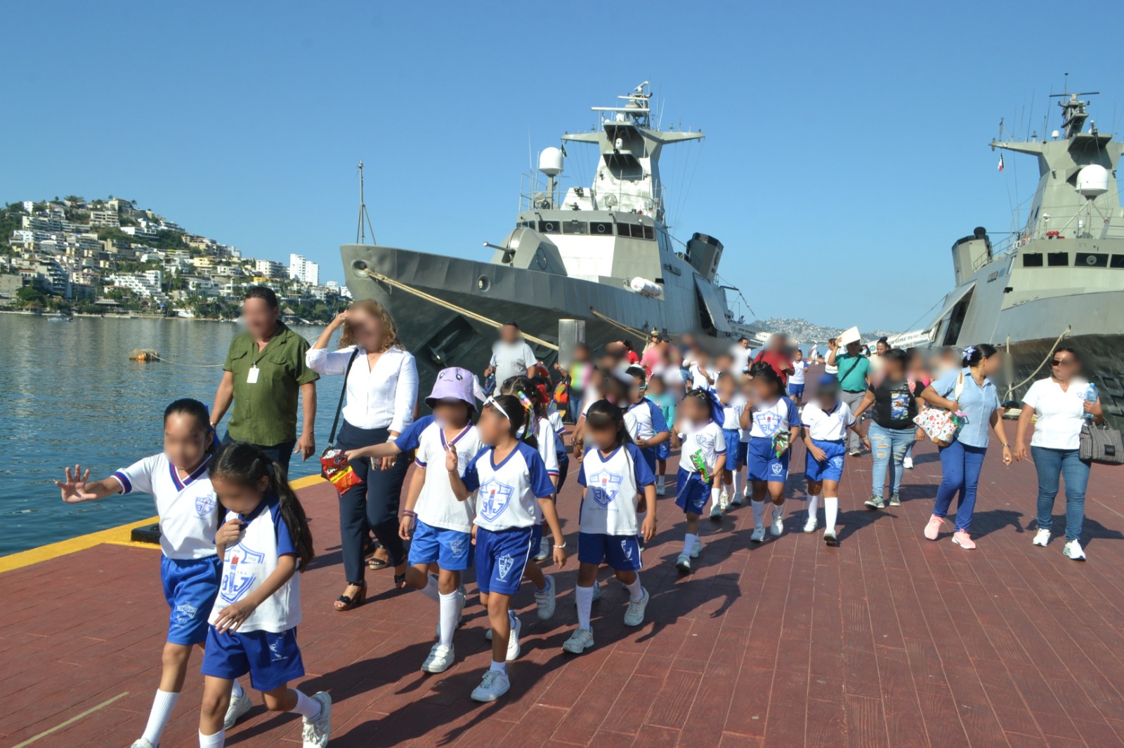 La Marina recibe a las infancias de cinco primarias y a dos secundarias de Acapulco