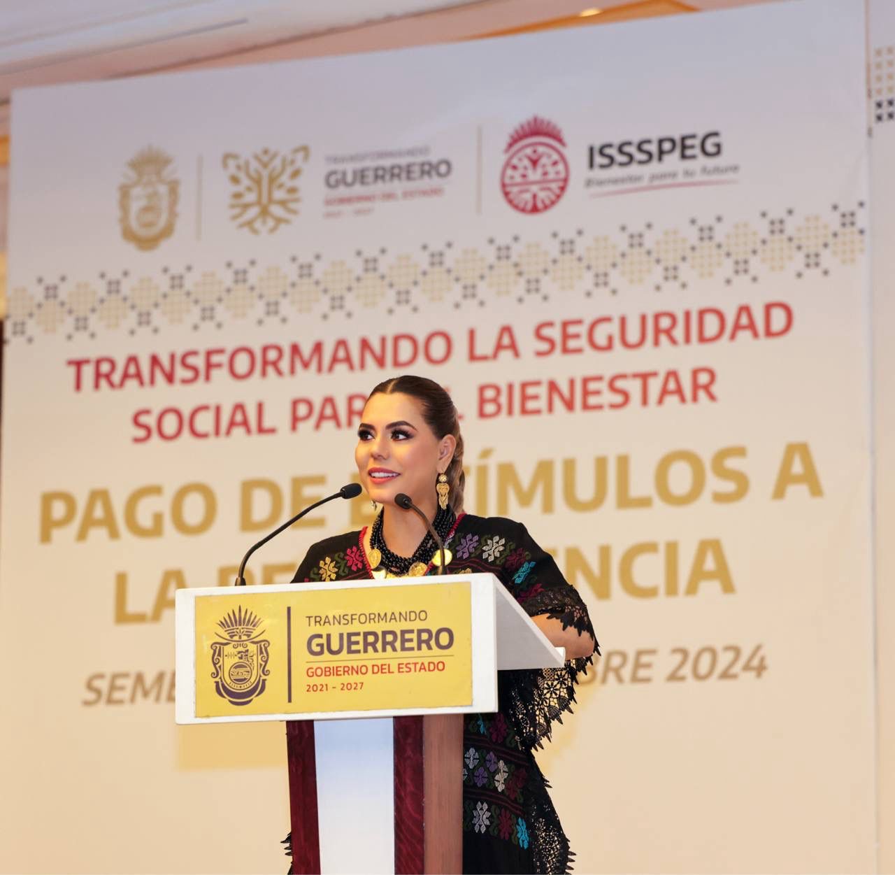 Más de mil 700 trabajadores estatales, reciben de la gobernadora Evelyn Salgado su estímulo a la permanencia