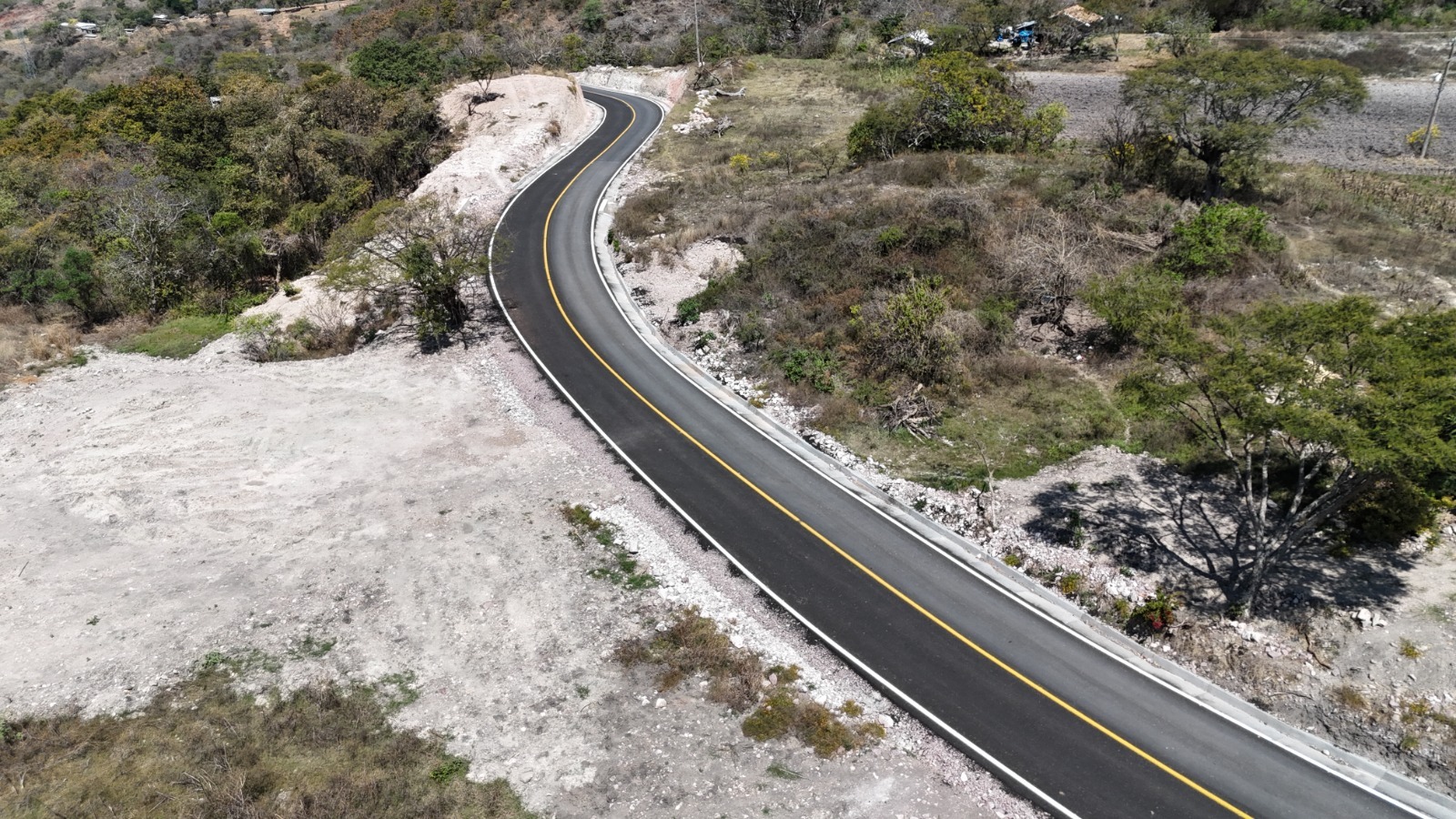 En el “Año de las Obras” el gobierno de Guerrero continúa mejorando la red carretera del estado