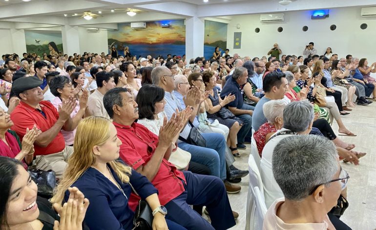 Turistas nacionales y extranjeros disfrutan el Concierto “Diálogos con Colores” de la OFA