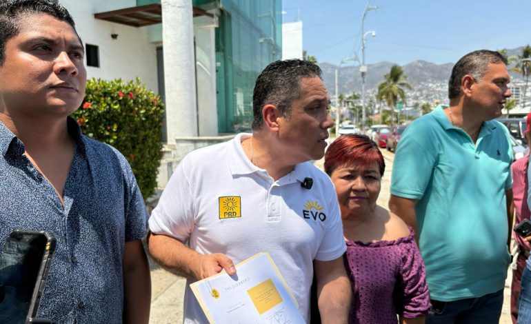 Entrega Evodio Velázquez a la SCT propuesta de “Tarjeta Residente”