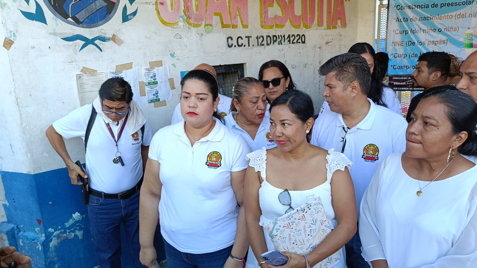 Acusan a la profesora Rosario Merlín de usurpar funciones en la escuela Club de Leones; ella refuta que no permitirá faltas administrativas