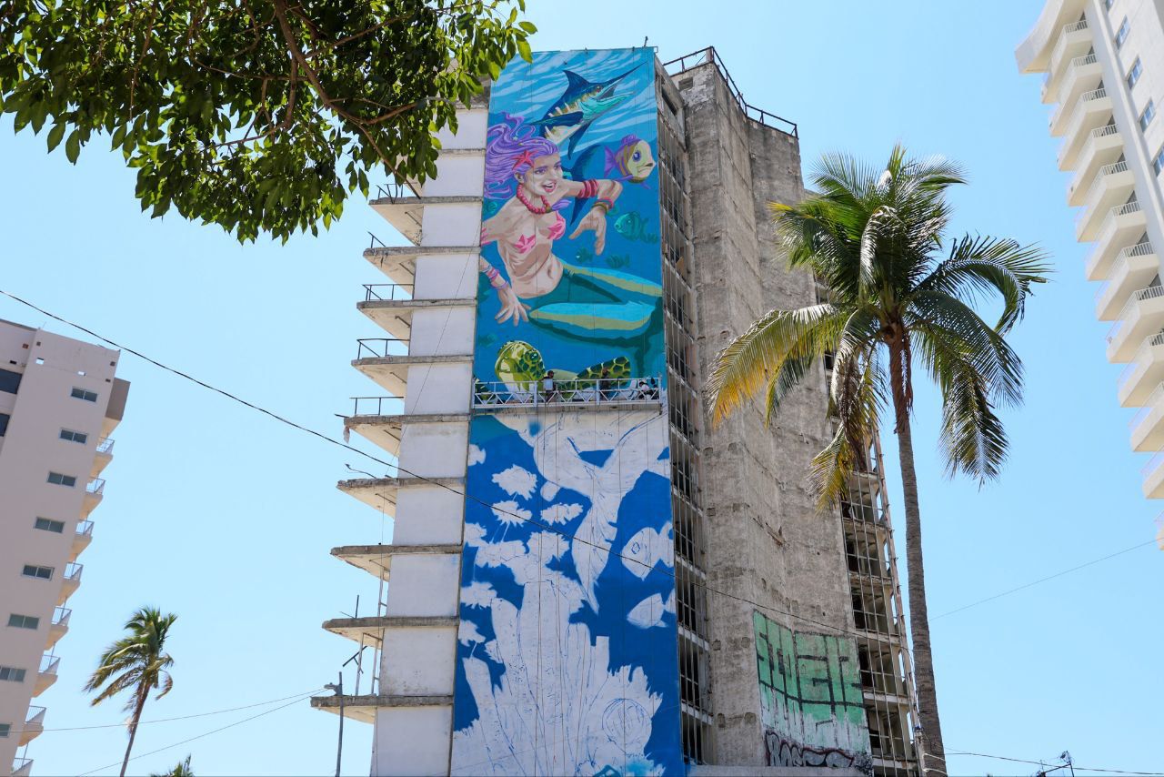 Destacan muralistas la resiliencia y el espíritu guerrero de los acapulqueños