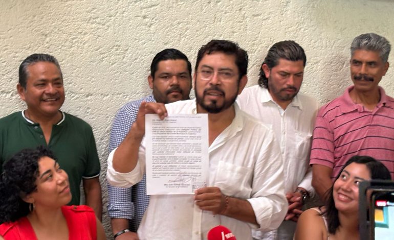 Sofío Ramírez renuncia al PRI, se apunta por gobernar Guerrero; leal a Ángel Aguirre. Revela que participó en la creación de Morena