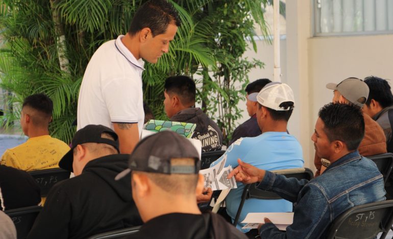 Promueve el gobierno estatal a 73 trabajadores agrícolas guerrerenses para laborar en el extranjero