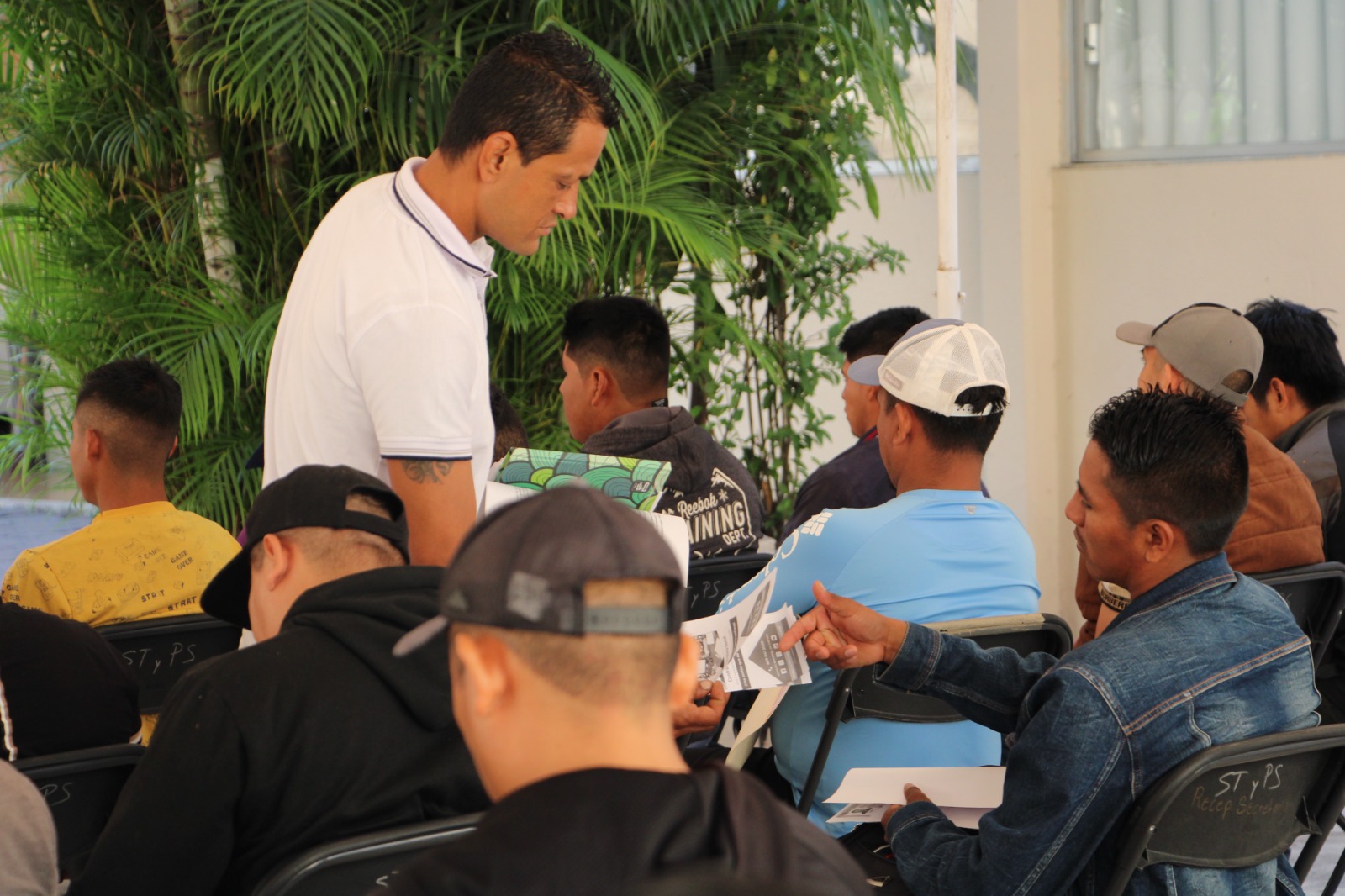 Promueve el gobierno estatal a 73 trabajadores agrícolas guerrerenses para laborar en el extranjero