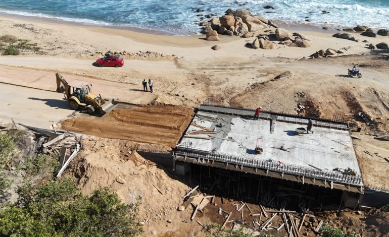 Al 90 % la construcción del puente vehicular en la carretera Playa Ventura-Playa Azul en Copala