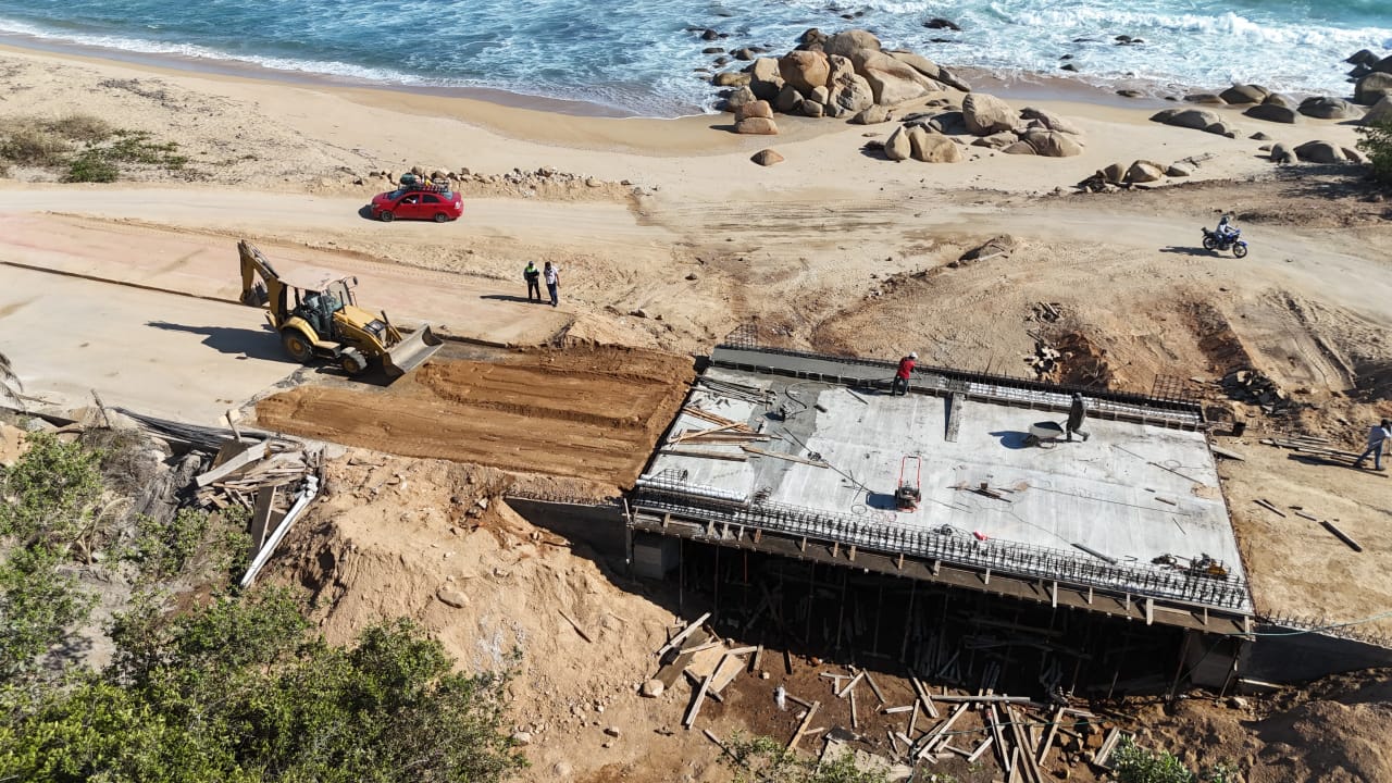 Al 90 % la construcción del puente vehicular en la carretera Playa Ventura-Playa Azul en Copala