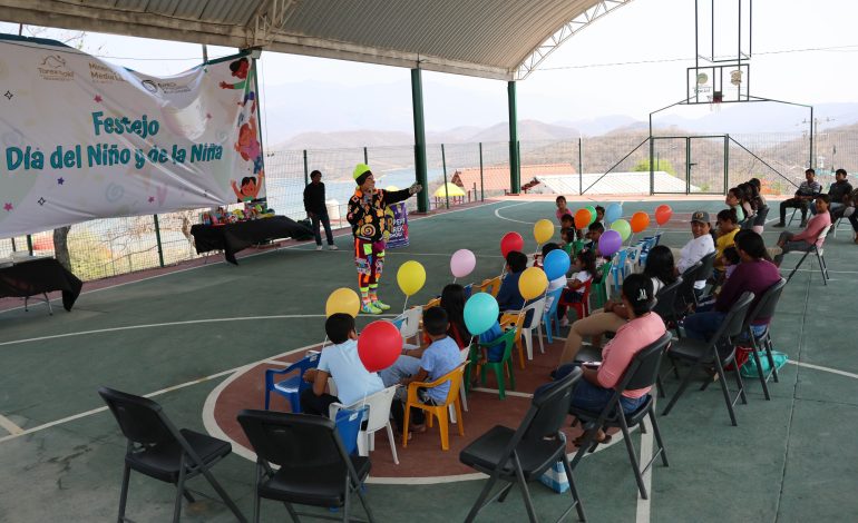 Festeja Minera Media Luna el Día de la Niñez en tres municipios de Guerrero