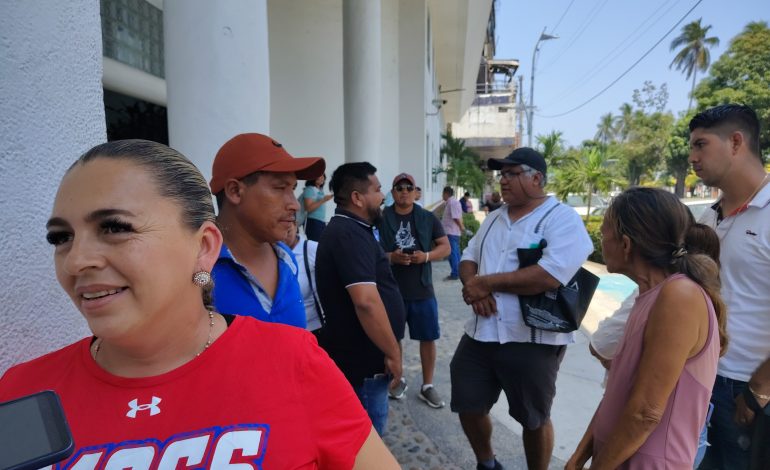 Denuncian supuesto desalojo de restauranteros de Puerto Vicente Guerrero