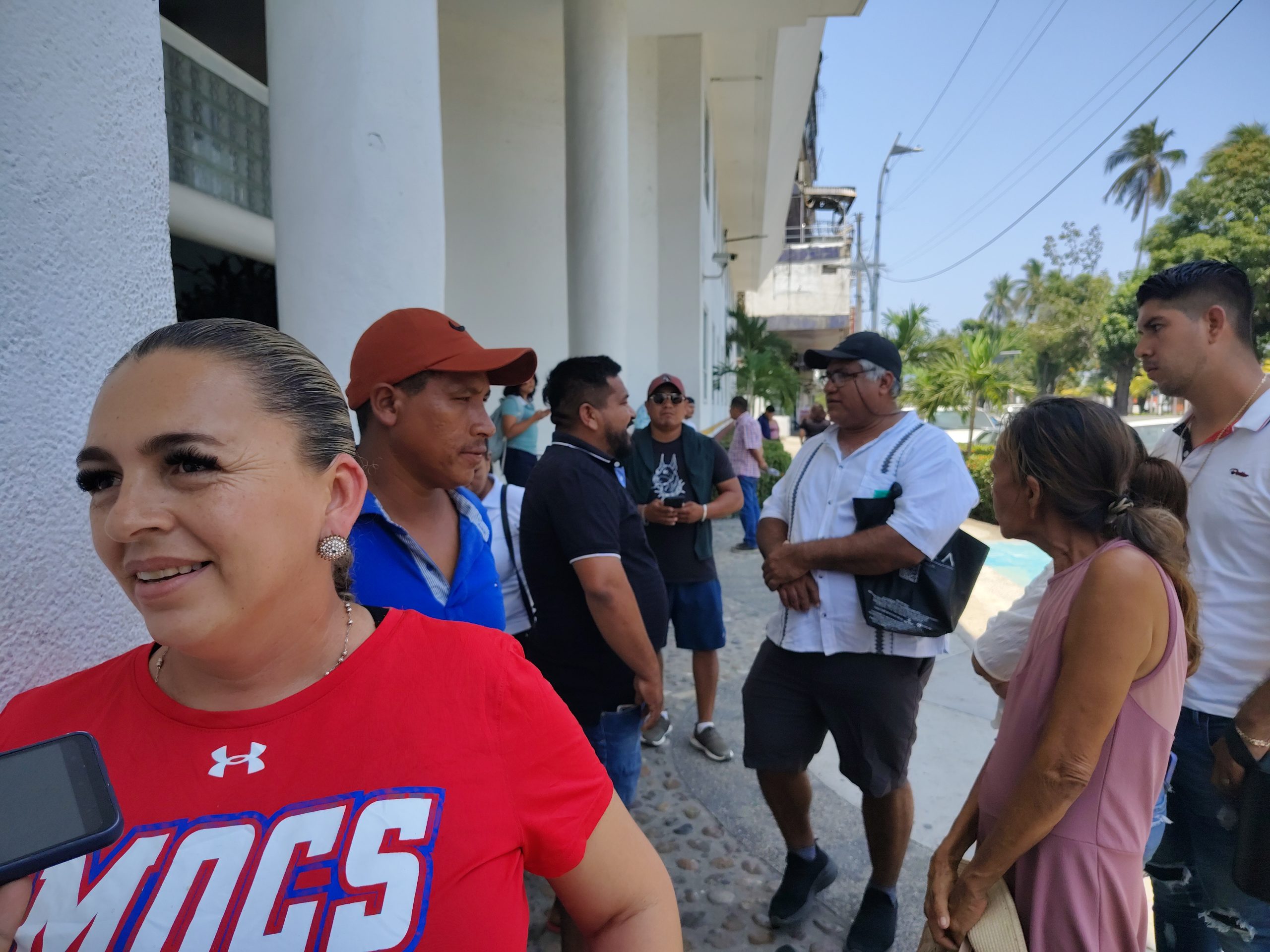 Denuncian supuesto desalojo de restauranteros de Puerto Vicente Guerrero
