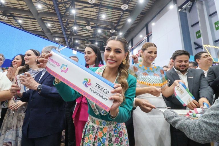 Inaugura Evelyn Salgado el pabellón de Guerrero en el Tianguis Turístico 2025 en Baja California2