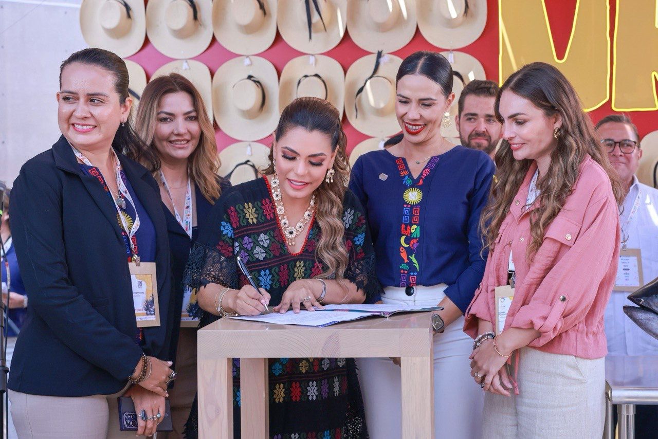 Firma Evelyn Salgado convenios para impulsar el turismo en Guerrero, el Hogar del Sol