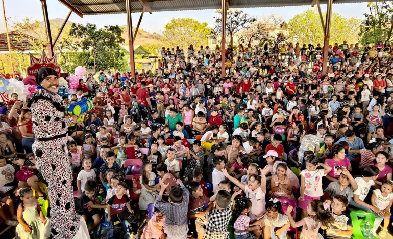 Culmina el 4º Festival Regional Cultural de la Niña y el Niño Calentano organizado por el gobierno del estado
