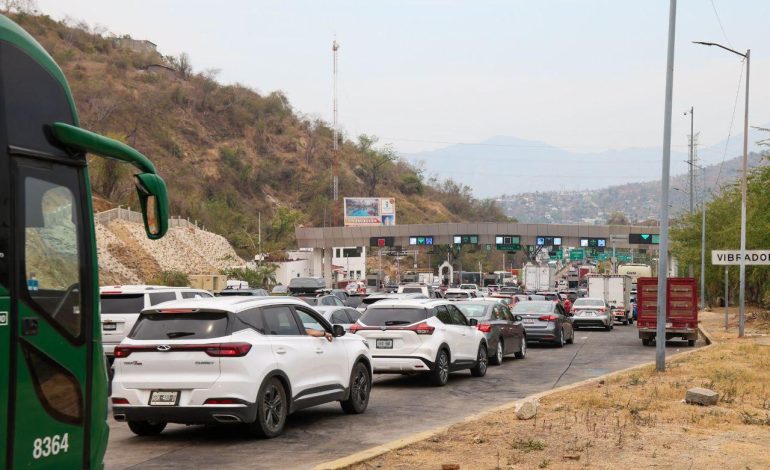 Miles de visitantes llegan a Guerrero durante este fin de semana largo