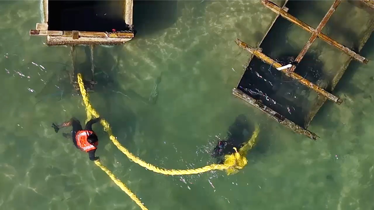Continúa labores de remoción y limpieza de la bahía de Acapulco