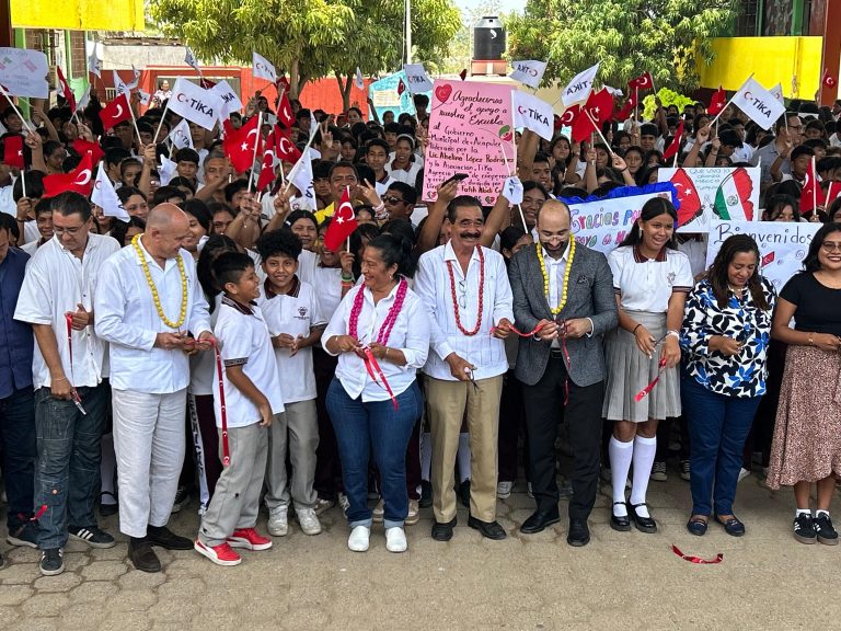 Turquía y Acapulco unen esfuerzos con la entrega de barda perimetral y techumbre