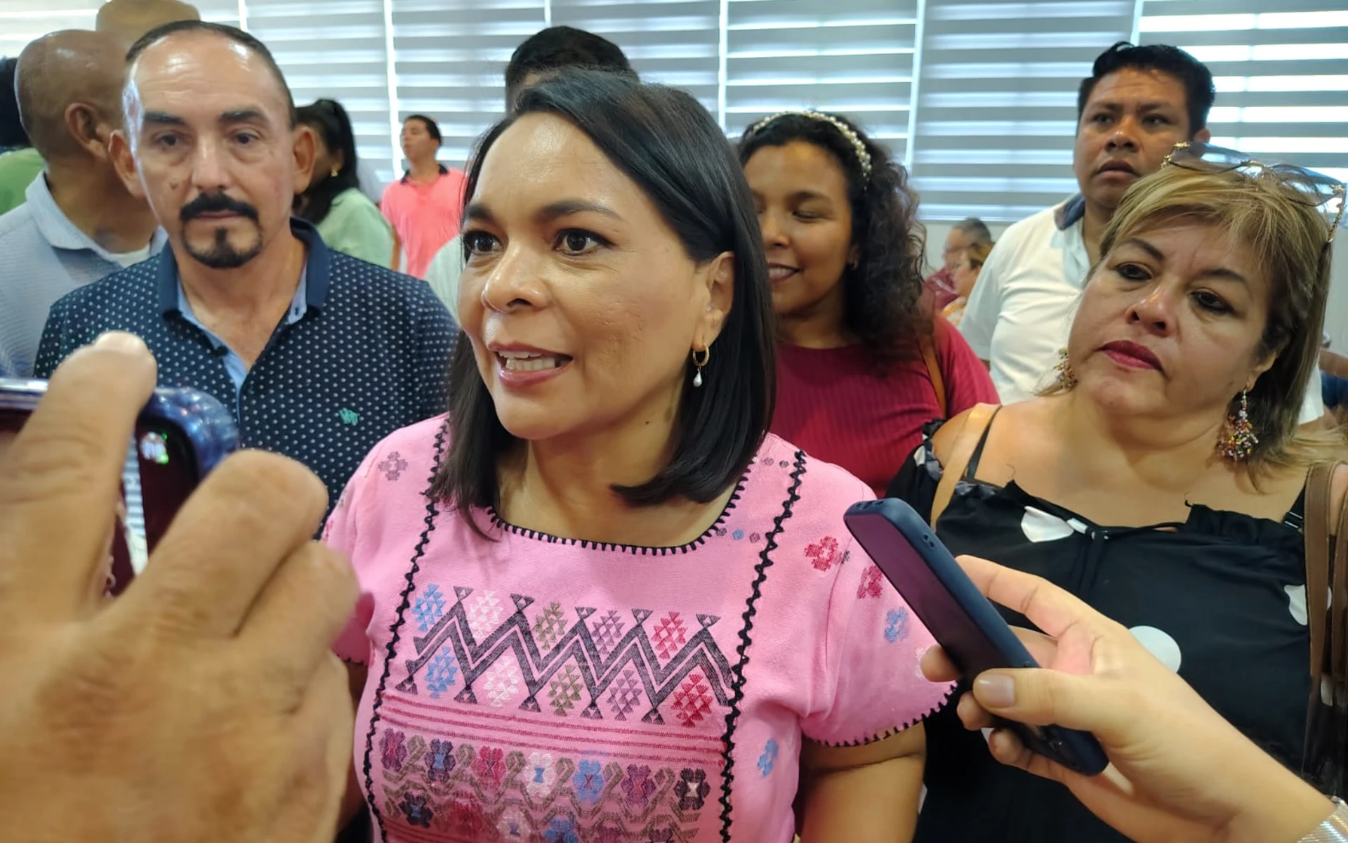 El pueblo definirá el o la candidata de Morena para el 2027, dice Beatriz Mojica, pero «todavía no son los tiempos», señala tras destape de Rogelio Ortega