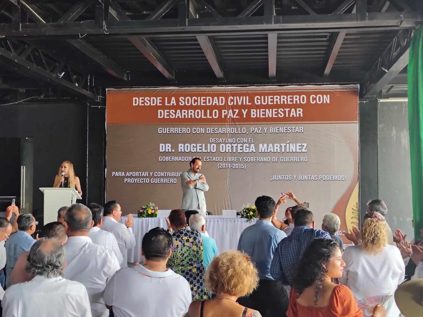 Arropan cívicos, empresarios, abogados, magistrados, asociaciones civiles, candidatura de Rogelio Ortega Martínez a la gubernatura de Guerrer