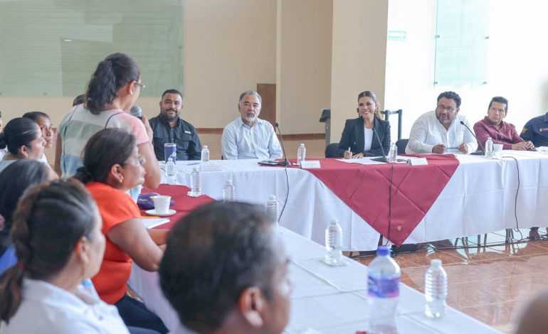 Evelyn Salgado prioriza el diálogo y acuerda plan integral con comuneros de Tilapa y pobladores de Malinaltepec