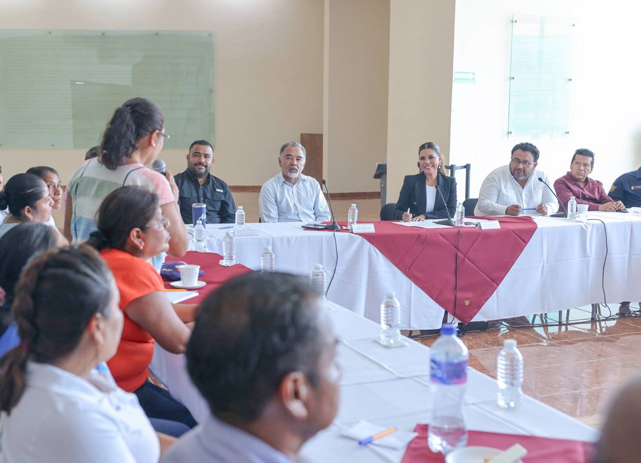 Evelyn Salgado prioriza el diálogo y acuerda plan integral con comuneros de Tilapa y pobladores de Malinaltepec