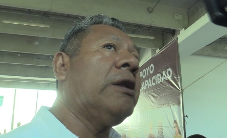 Respalda Genaro Vázquez Flores a la presidenta Abelina López Rodríguez