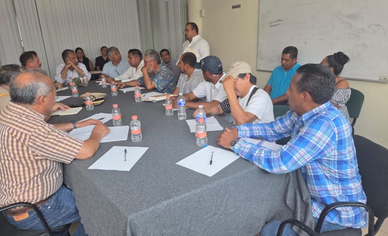 Marina y autoridades ambientales se reúnen con restauranteros del Muelle de Puerto Vicente Guerrero