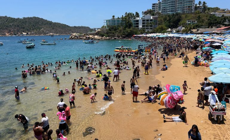 Reconoce COPRISEG a Abelina López Rodríguez por playas limpias