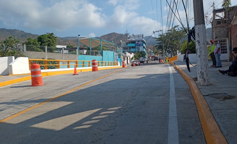 Demora en obras del Ayuntamiento de Acapulco por licitaciones