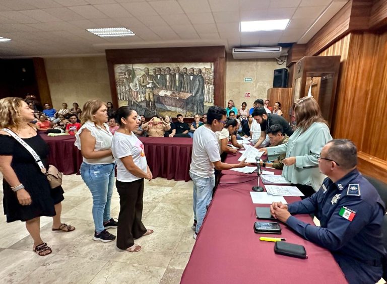 Entrega Leticia Lozano estímulos a 108 locatarios afectados por incendio del Mercado Central1