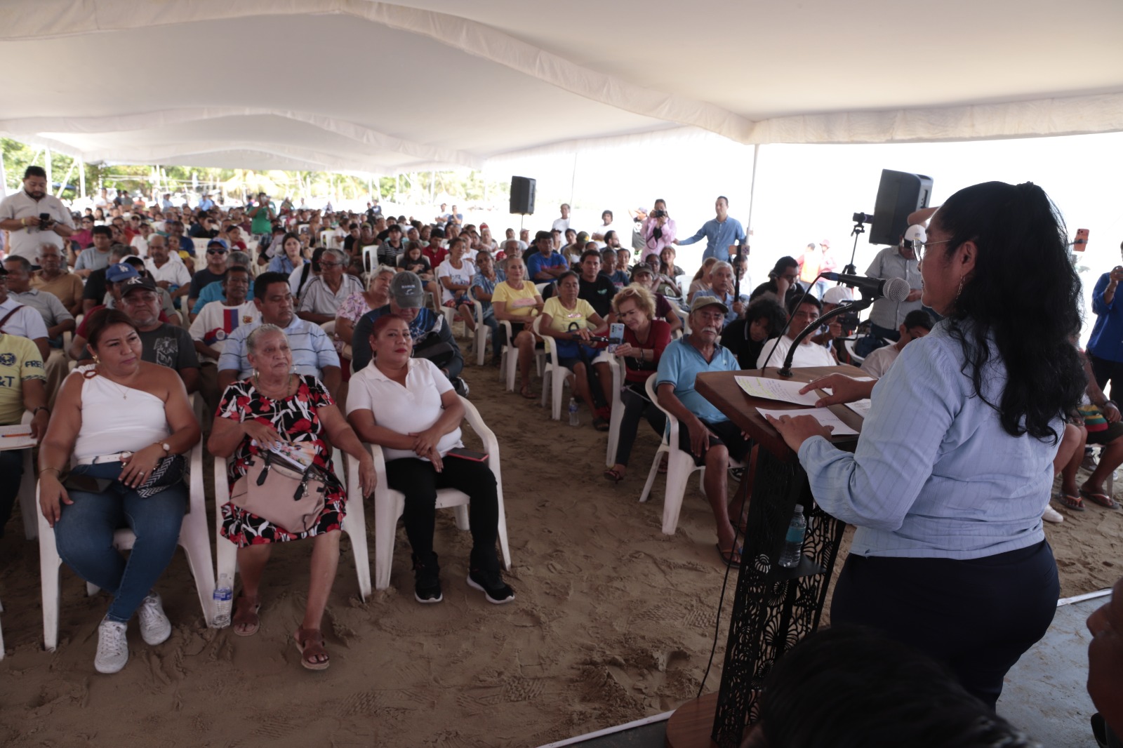 Pescadores en Acapulco advierten sobreexplotación del ostión y reclaman mayores apoyos; Abelina López defiende inversión y arremete contra farsa política