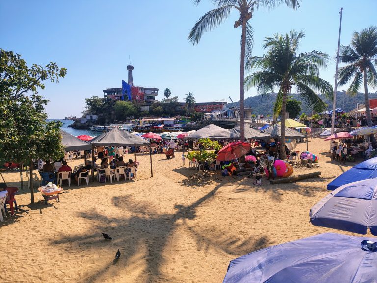 playa caleta - acapulco